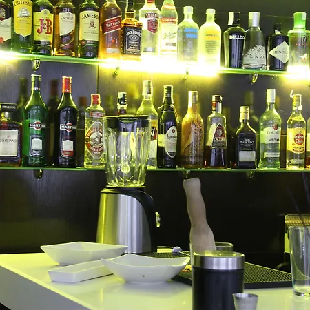 Universal By Maxi Hotel