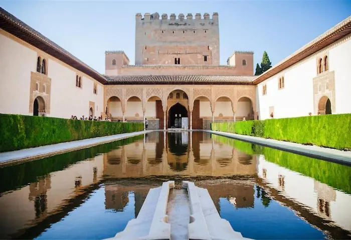 Universal By Maxi Granada