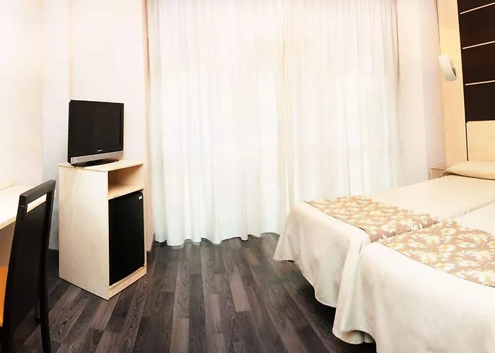 Universal By Maxi Hotel 3*