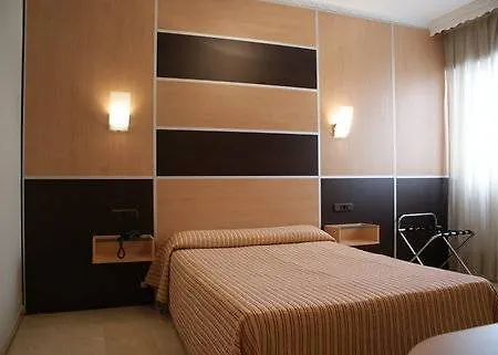Universal By Maxi Hotell 3*