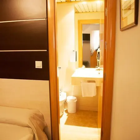 Universal By Maxi Hotel 3*